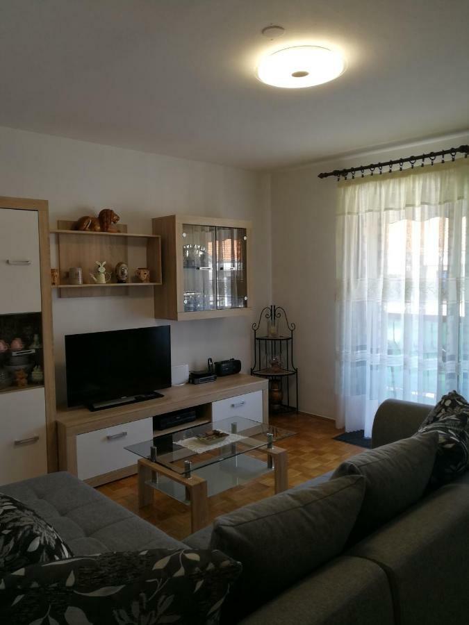 Apartment Koruna 1 Pula Exterior photo